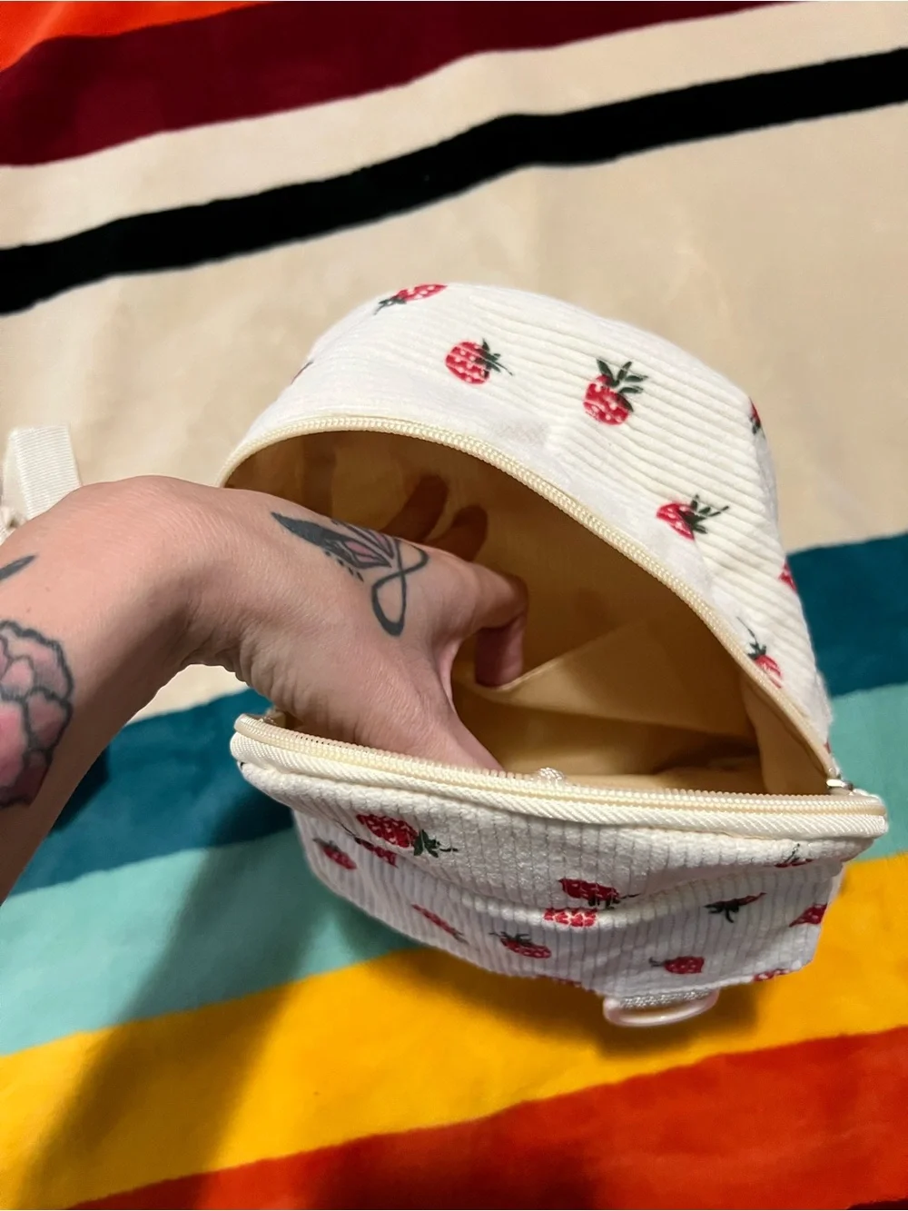 Small Strawberry Backpack 🍓NWOT 🍓